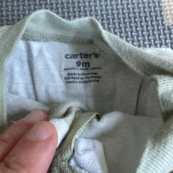 2 piece Carter Pajama Set - Size 9 Months - Picture 2 of 2